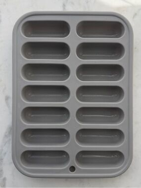 Room Essentials Silicone Gray Ice Tray, 14 Cavity Silicone Mold